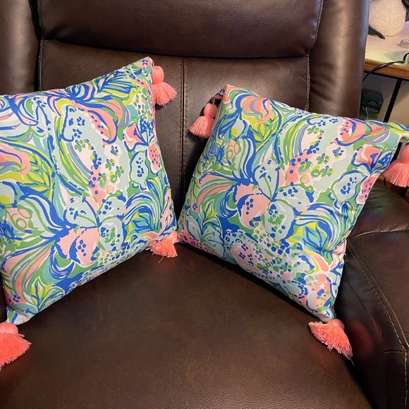 Lilly Pulitzer Vibrant Floral Throw Pillows with Pink Tassels - Picture 3 of 4